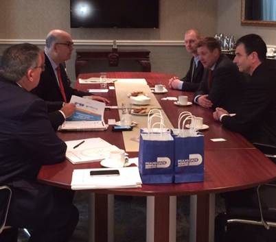 Miami-Dade Aviation Director Emilio T. Gonz&aacute;lez with Aer Lingus executives.