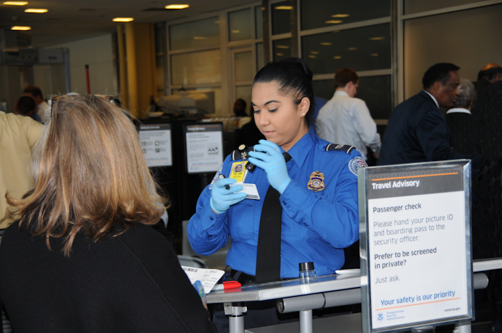 2012 tsa tso checks passenger id 578e40bd610df