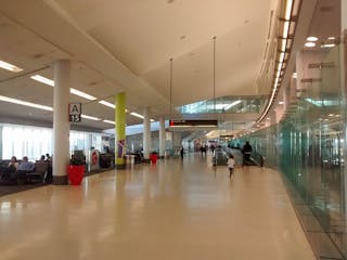 Philadelphia International Airport Terminal A West interior 57962a2eabc97