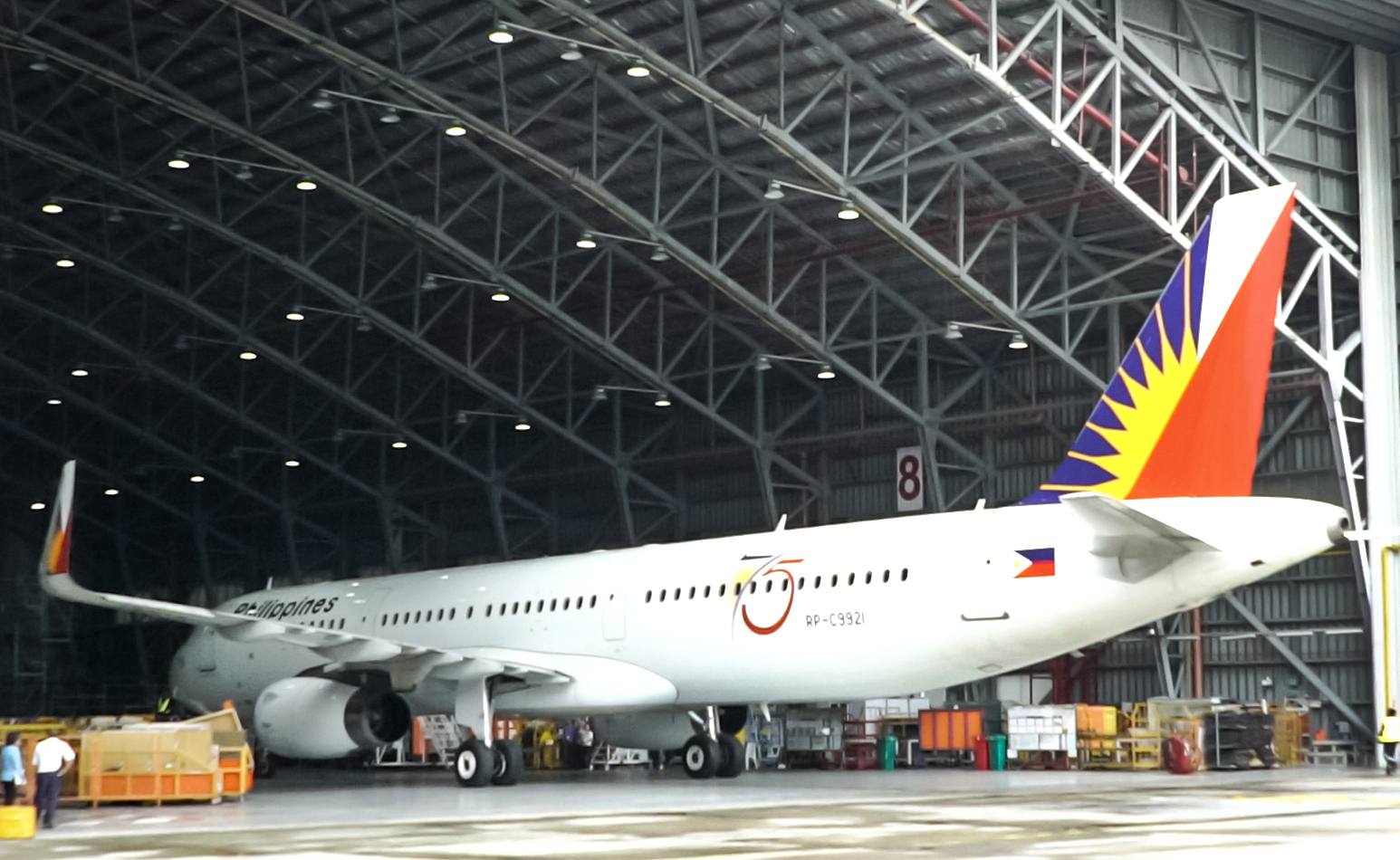 A PAL A321 jet undergoing the rapid-installation of SITAONAIR's wireless-IFE systems. PAL is receiving one wireless IFE-installed aircraft back in service every day.