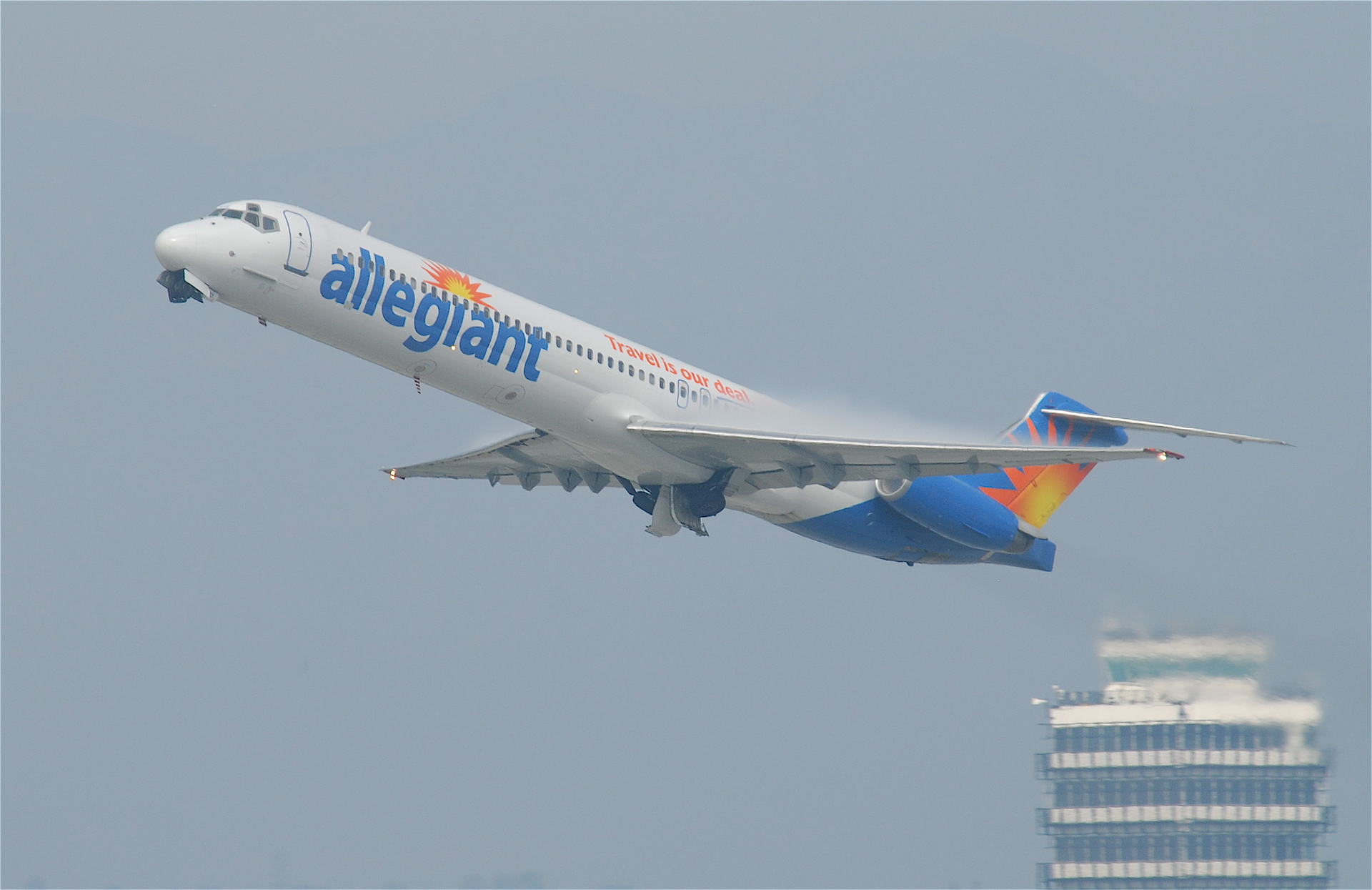 Allegiant Air Md 82 N415 Nv Lax 10 10 2011 622qr 6482792685 57e2f0034ec55