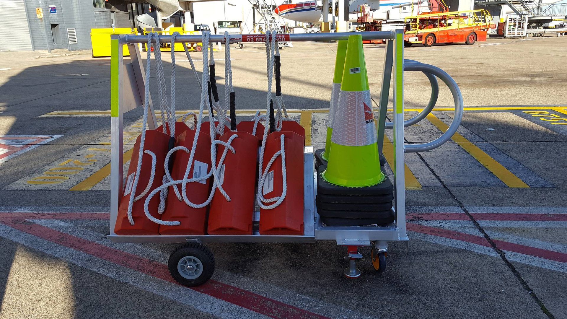 SafeSmart Access chock and cone trolley 57e98edea7639