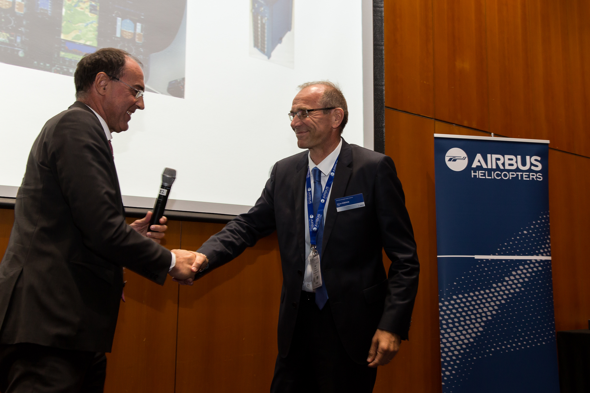Jean-Philippe Bedos, AH VP Supply Chain Quality Management - Strategic Procurement, in the left, with Olivier Riberon, Elbit Systems representative, in the right, during the ceremony.