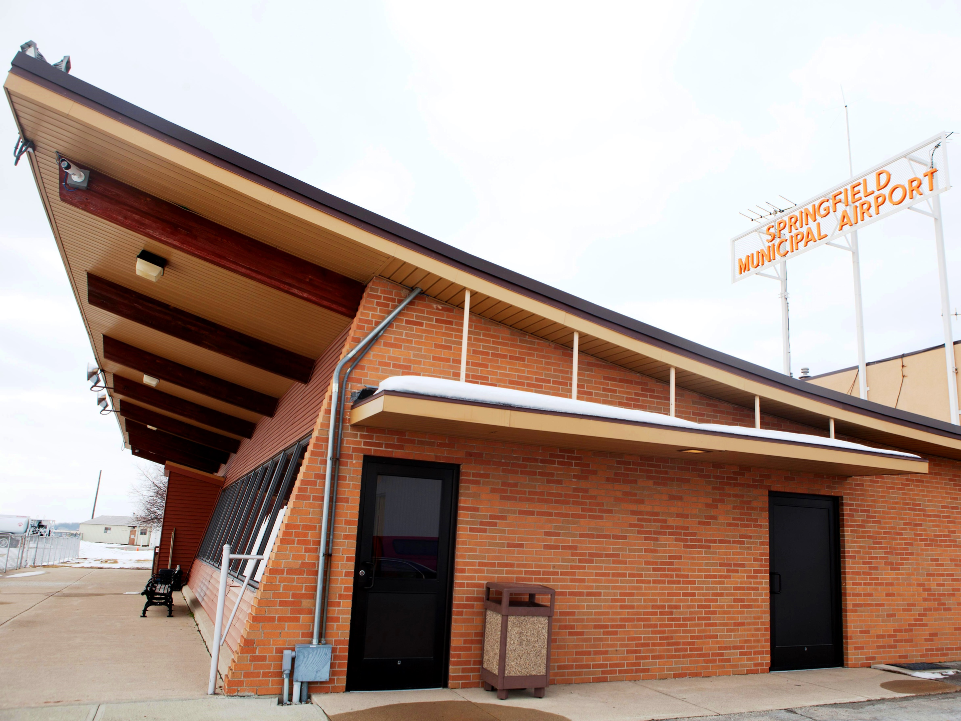 Woolpert will evaluate existing and future airport infrastructure needs, including roadways, runways, taxiways, navigational aids and buildings. It also will look at the airport&rsquo;s administrative functions, finances, economic development opportunities, environment and wildlife management, modernization and sustainability, facility alternatives and implementation, and public outreach.