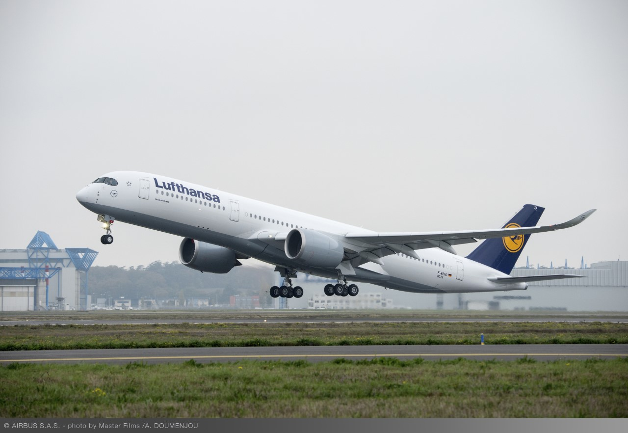 Lufthansa A350 900 Successfully Takes Off On Maiden Flight 583da3b5b2ab4