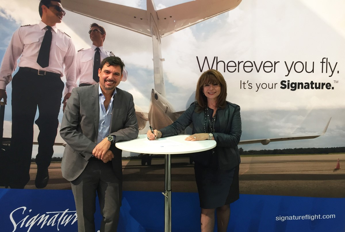 Signature Select signs Central Charter de Colombia 581b573e7f856