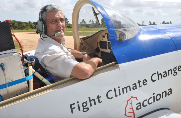 Michel Gordillo First To Circumnavigate The North And South Poles In A Homebuilt Aircraft Aviation Pros