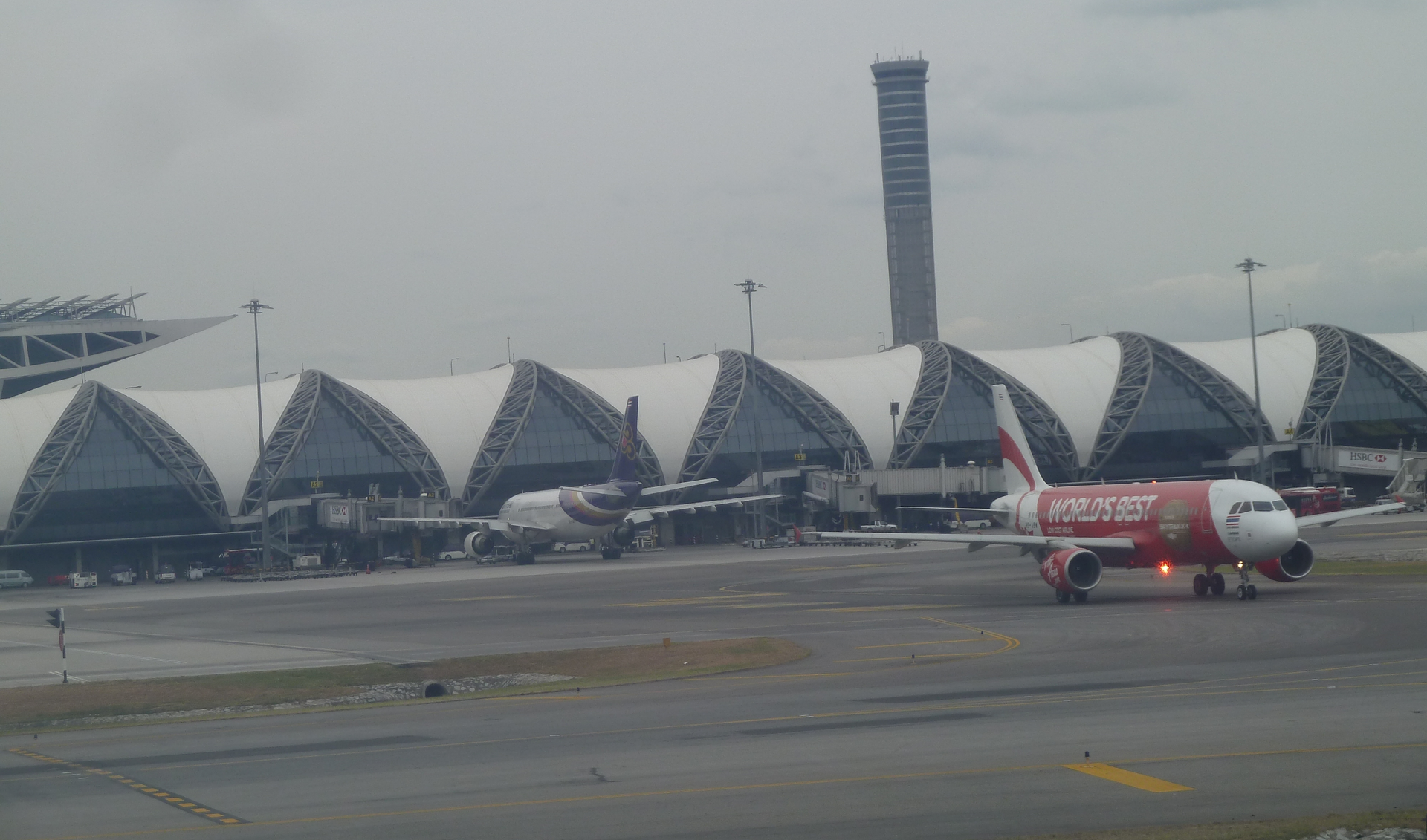 Exterior Of Suvarnabhumi International Airport P1110876 5899d72be1638