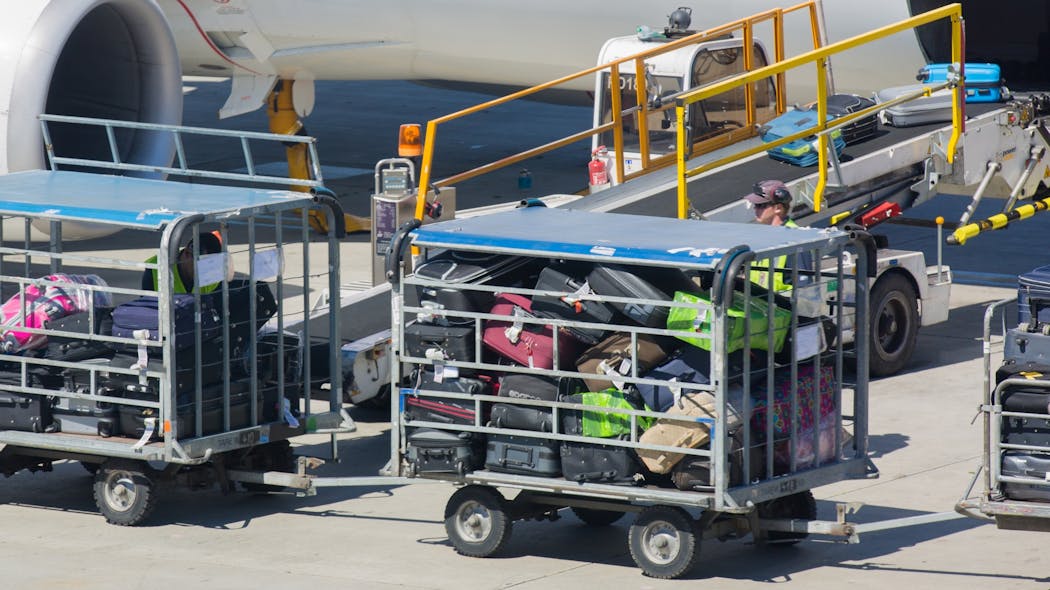 aircraft luggage loading 1448365343Og0 58bd7cab63ed3