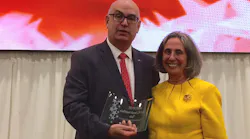 From left: MIA Director Emilio T. González receives the airport’s Miami Today 2017 Gold Medal Award from Teresa Valdés-Fauli Weintraub, Merrill Lynch Managing Director.