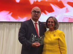 From left: MIA Director Emilio T. Gonz&aacute;lez receives the airport&rsquo;s Miami Today 2017 Gold Medal Award from Teresa Vald&eacute;s-Fauli Weintraub, Merrill Lynch Managing Director.