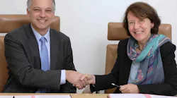 François Lavaste, Head of Airbus CyberSecurity (left) and Barbara Dalibard, SITA CEO, sign an agreement launching the joint Security Operations Center Services.