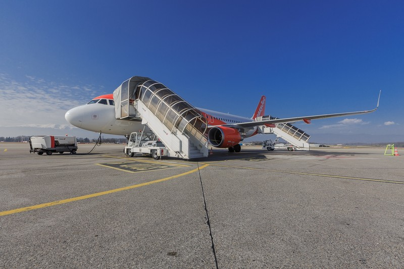 Swissport Easy Jet 58f6340cef120