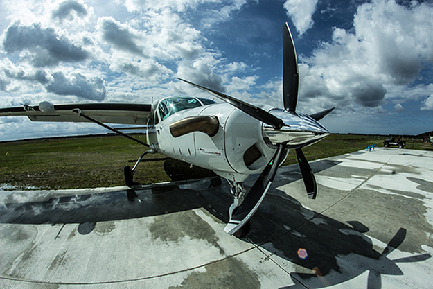 blackhawkvxengineupgradecessnacaravanmt5 bladecompositeprop 591c93ae7d5b7