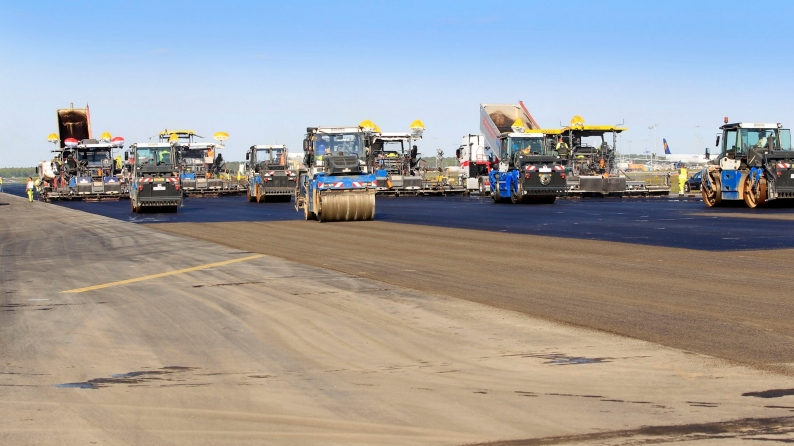 Over the course of five days, a surface of around 44,000 square meters &ndash; roughly corresponding to the size of five soccer pitches &ndash; will be renewed.