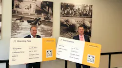 Dr. Andreas Ochs, chief veterinarian Zoo Berlin, and Jörg Bodenröder, head of animal transport and animal welfare officer at Lufthansa Cargo