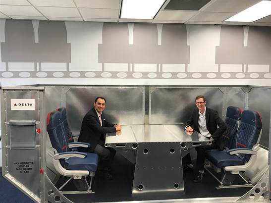 Rafael Figueroa, CEO Aeromexico Cargo and Gareth Joyce, President Delta Cargo.