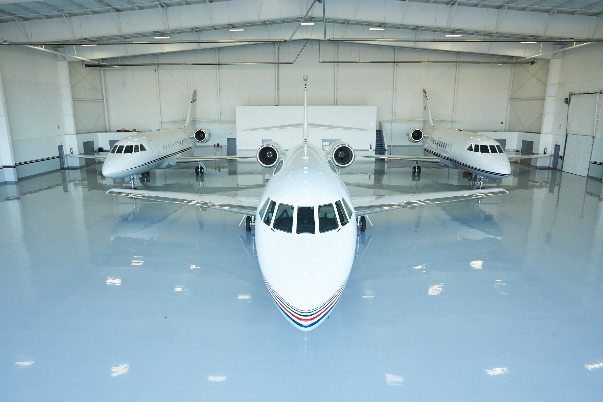 Hangar 593ff7a409f48