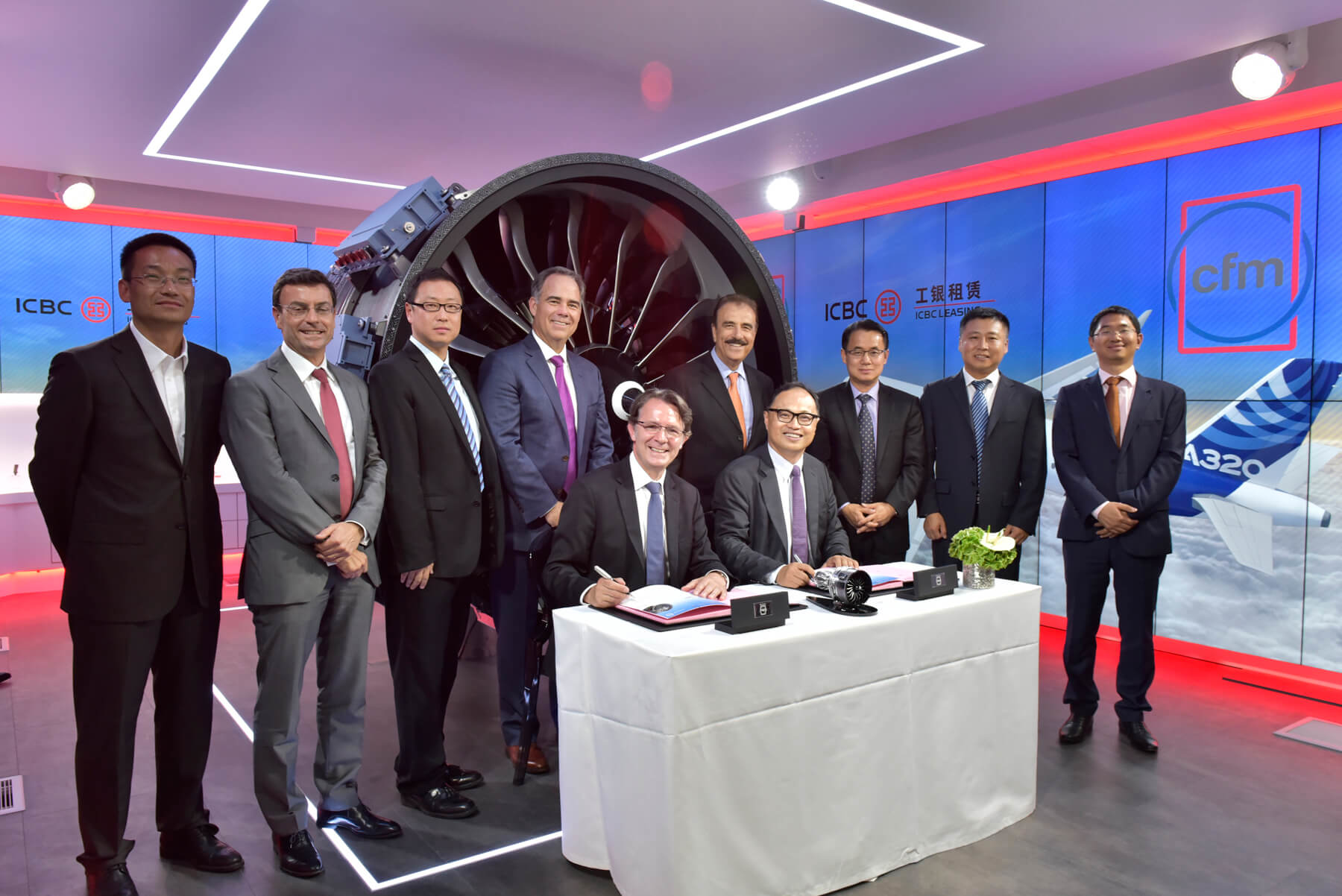 Gael Meheust (seated left) and Mark Jiang, global head of Aviation Finance in ICBC Leasing, since a $1.1 billion order from the leasing company for LEAP-1A engines.
