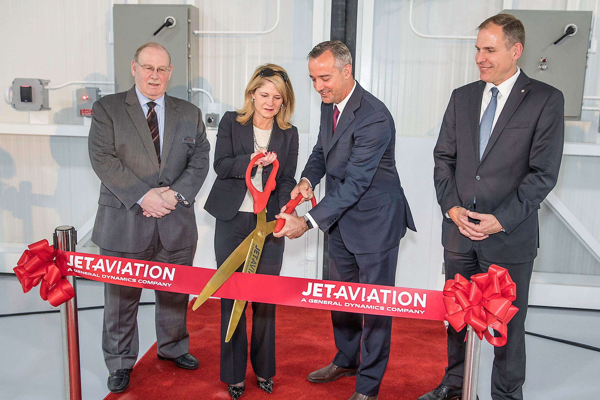 The grand opening featured a welcome reception attended by customers, business and government leaders, airport executives, project developers and members of the aviation industry.
