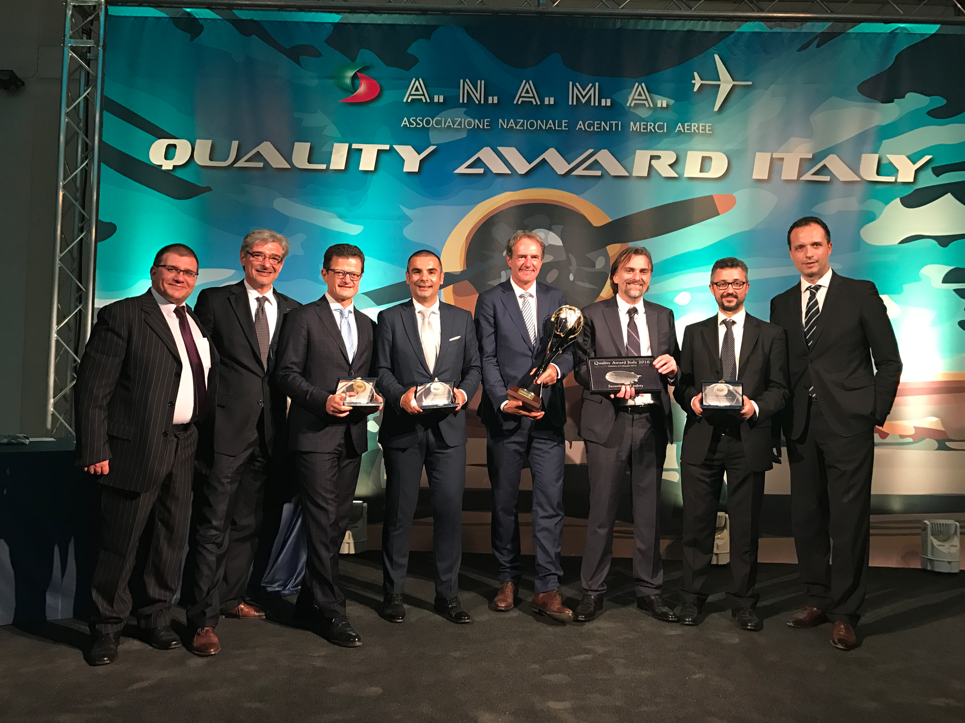 The winning team of Lufthansa Cargo, f.l.t.r.: Erik Vacis (Manager Handling and Inside Sales North and West Italy), Edvino Corradi (Commercial Manager Italy and Malta), Marco Privitera (Outside Sales Representative), Marco Orru&rsquo; (Outside Sales Representative), Thomas Egenolf (Vice President Western Europe), Antonio Di Martino (Head of Sales and Handling North and West Italy), Leonardo Budani (Manager Sales and Handling for Tuscany and Southern Italy), Marco Giobbe (Outside Sales Representative)