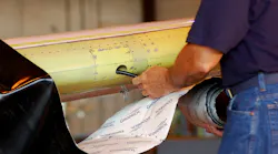 Just prior to installation, connect the air/vacuum supply to the deicer; apply vacuum while installing deicer.