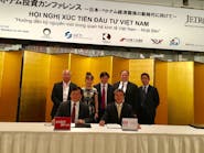 Vietjet President CEO Nguyen Thi Phuong Thao and members of Management Boards of both companies witnessed the signing of the strategic agreement worth USD348 million in Tokyo 593566621a960