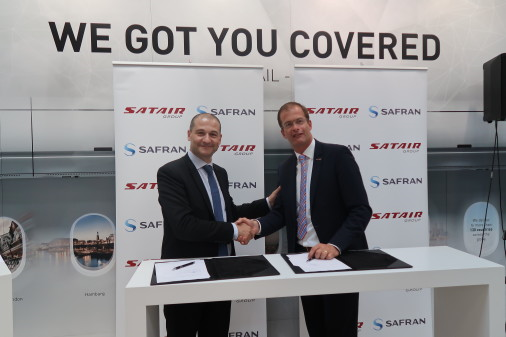 Signing ceremony of the Satair Group & Safran Nacelles deal at Paris Airchow 2017. Right: Bart Reijnen, CEO of Satair Group. Left: Safran Nacelles CEO Jean Paul Alary.