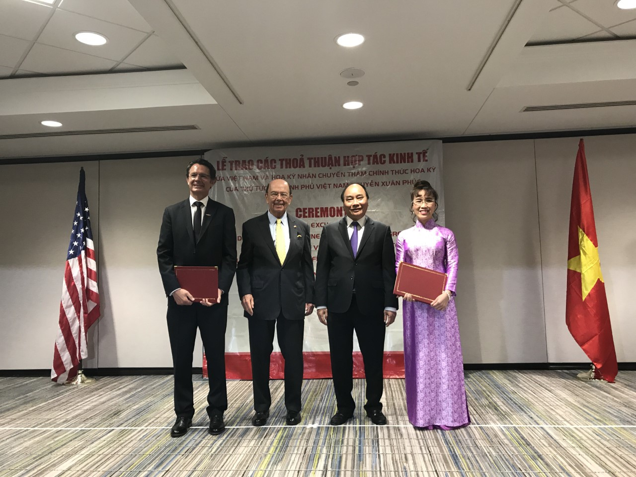 thumbnail 1 Vietjet s President and CEO Nguyen Thi Phuong Thao and President and CEO of CFM International Ga l M heust at the signing ceremony with the witness of Vietnam Prime Minister Nguyen Xuan Phuc 59301a67b79d4