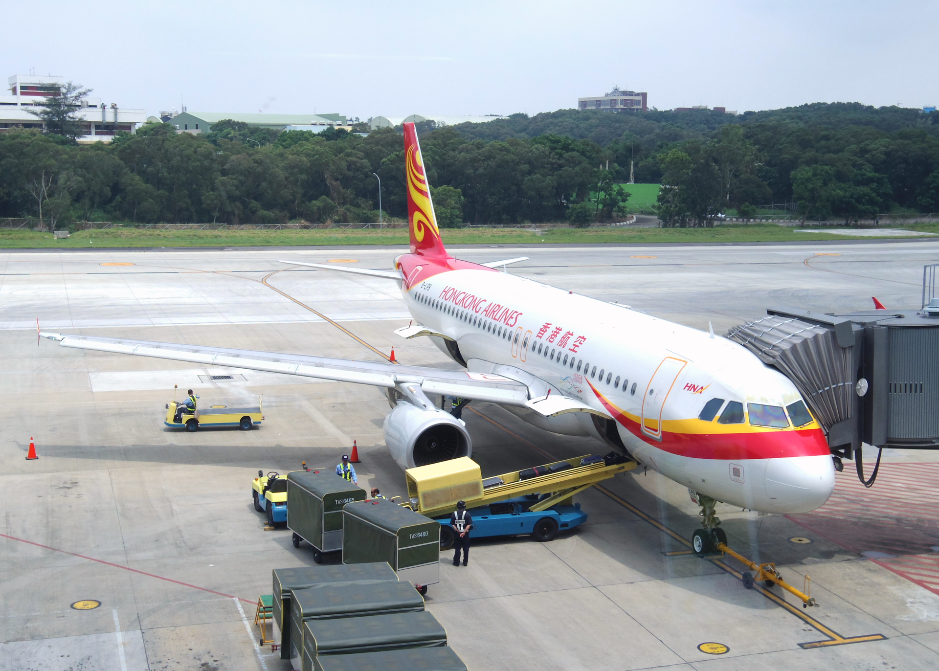 Hong Kong Airlines Airbus A320 B Lpb At Taichung Airport 59886fdabb1d5