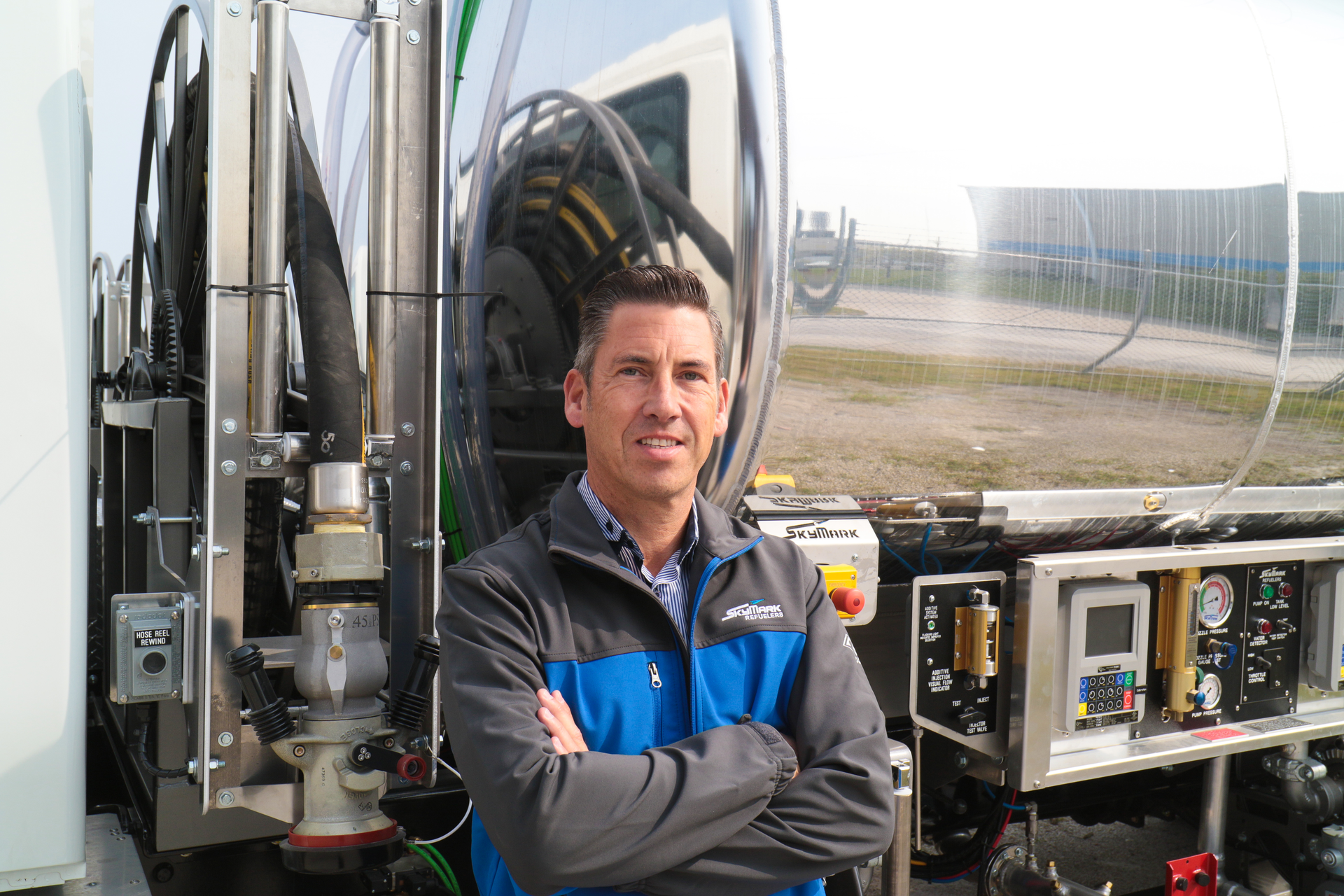 Skymark R Lewis 01 59c2b1f63f9fa