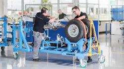 Preparation for transport of a C Series landing gear at Liebherr-Aerospace in Laval, Montreal (Canada) - © Liebherr