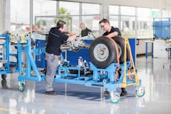 Preparation for transport of a C Series landing gear at Liebherr-Aerospace in Laval, Montreal (Canada) - © Liebherr Preparation for transport of a C Series landing gear at Liebherr-Aerospace in Laval, Montreal (Canada) - © Liebherr