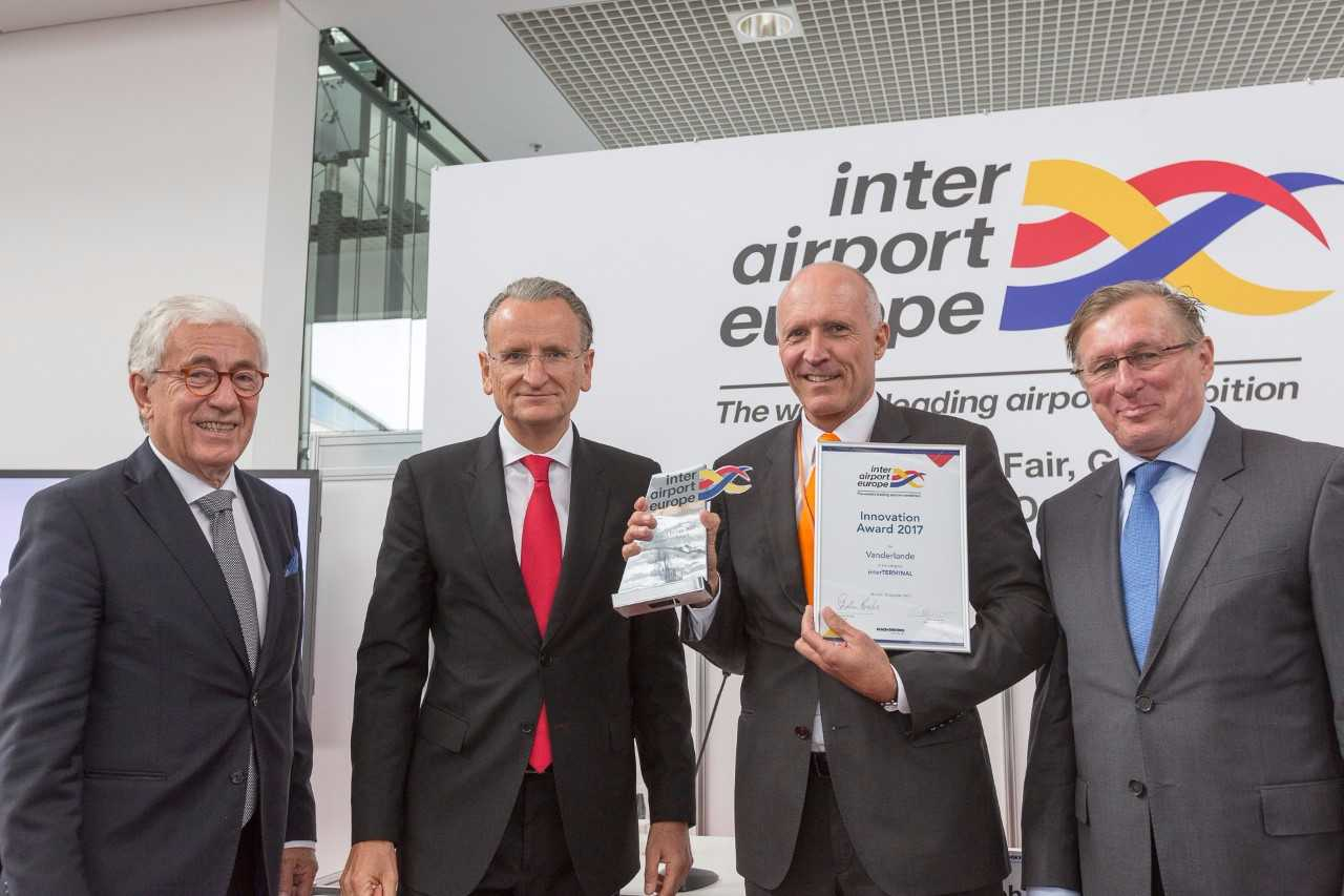Second from right Mr Remo Brunschwiler, CEO of Vanderlande, accepting the award.