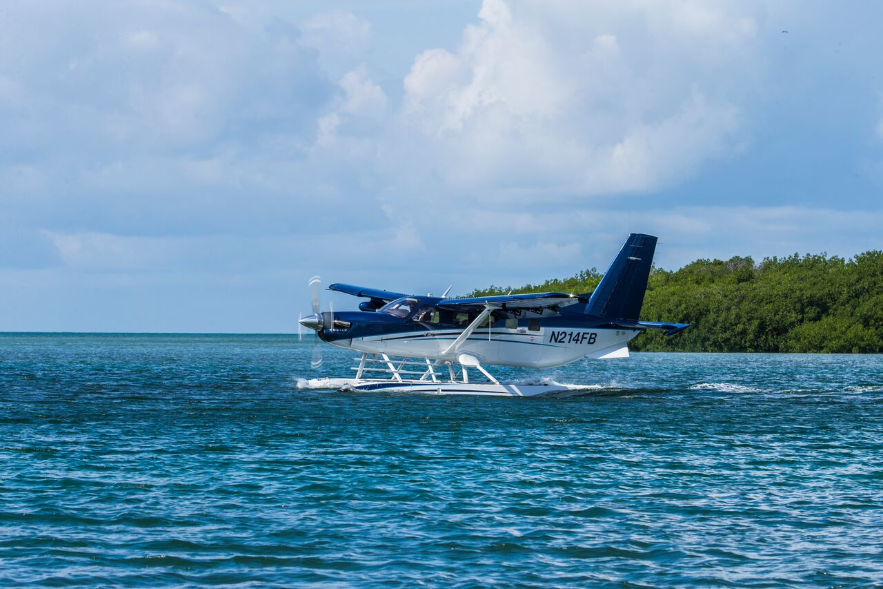 Stock photo of a Kodiak 100 on floats.
