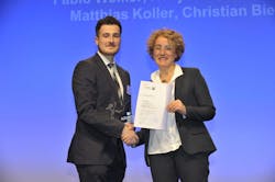 National award ceremony for the best apprentices in 2017: Christian Bierlein, aircraft mechanic and Heike Kummer, Chairwoman of the DIHK Education Council . National award ceremony for the best apprentices in 2017: Christian Bierlein, aircraft mechanic and Heike Kummer, Chairwoman of the DIHK Education Council .