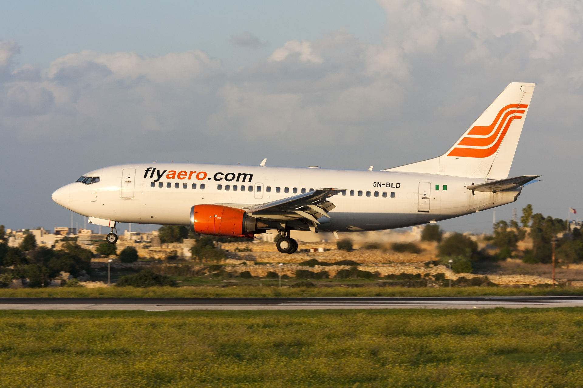 Aero Contractors 737 500 5b4 5d 5a5cb6f39ae88