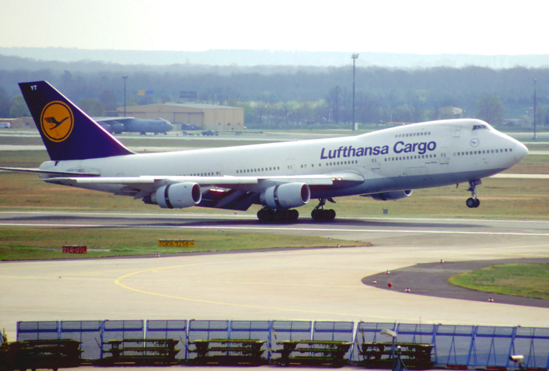 18cd Lufthansa Cargo Boeing 747 230 B F D Abyt Fra 01 04 1998 5588362178 5a736d2b83df3