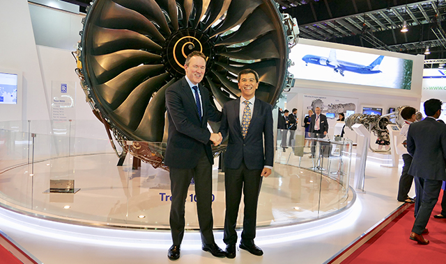 Dominic Horwood, Rolls-Royce, Director Customers and Services &ndash; Civil Aerospace (left) and Lau Hwa Peng, Singapore Airlines, Senior Vice President (Engineering) celebrate the signing of the contracts in front of a Trent 1000 engine at Singapore Airshow.