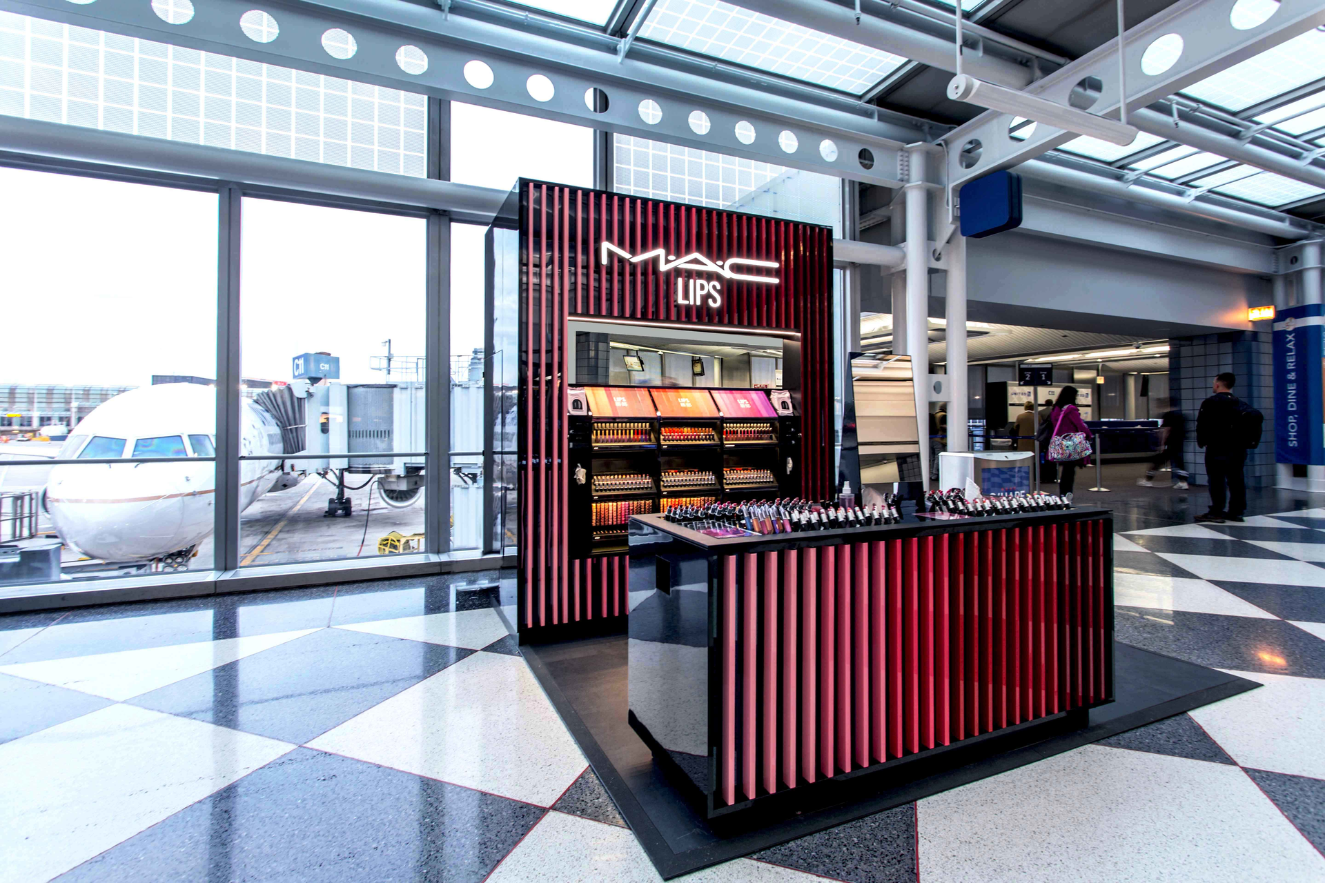 Hudson Group Chicago M A C Lips Studio 5ada392c1402b