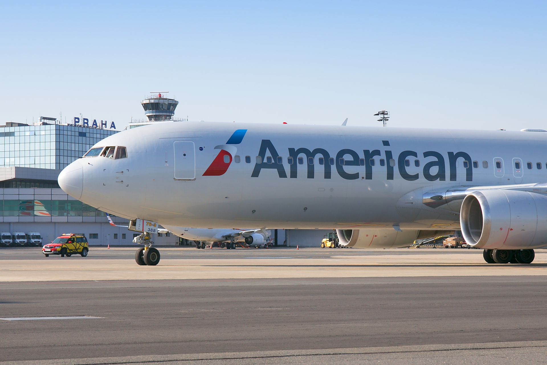American Airlines Prague Airport 1 5af04b7390750