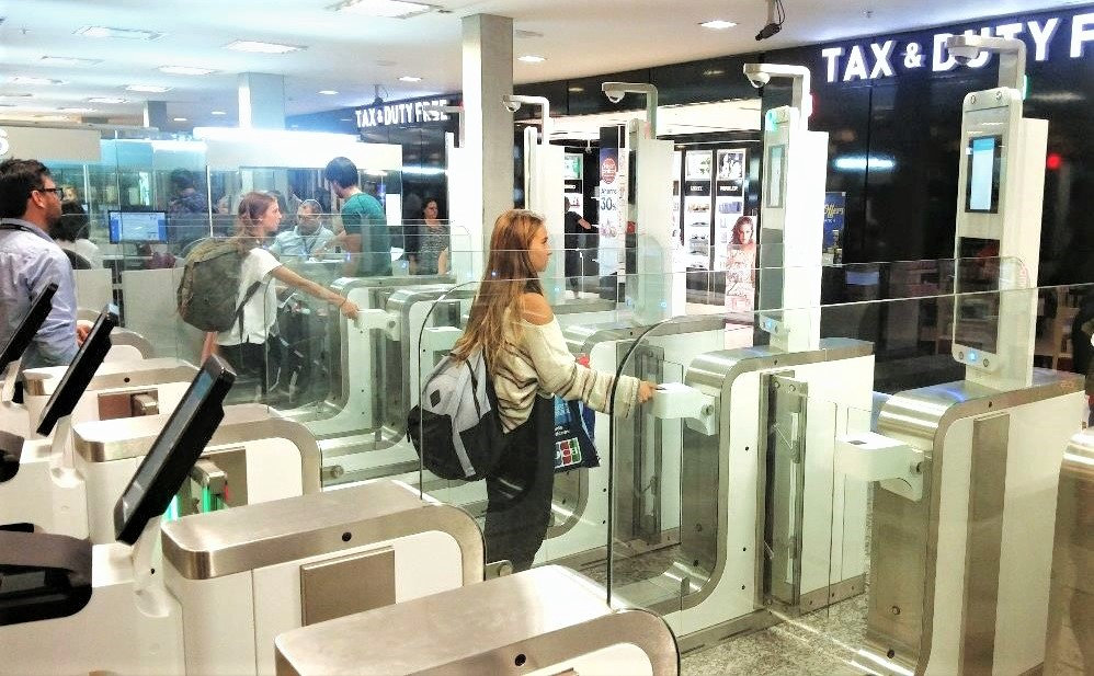 The new ABC eGates at the Ezeiza arrivals terminal are available to passengers possessing an Argentinian passport and who are 18 years of age or older.