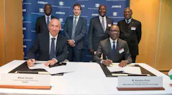 General Abdoulaye Coulibaly, Chairman of Air Côte d’Ivoire’s Board of Directors, Guillaume Faury – President Airbus Commercial Aircraft, His Excellency Daniel Duncan Vice-President of the Republic of Côte d’Ivoire, His Excellency Charles Gomis – The Ambassador of Cote D’Ivoire in France. Signing (left right): Mikail Houari President Airbus Africa Middle East, His Excellency Amadou Koné Minister of Transport Republic of Côte d’Ivoire.