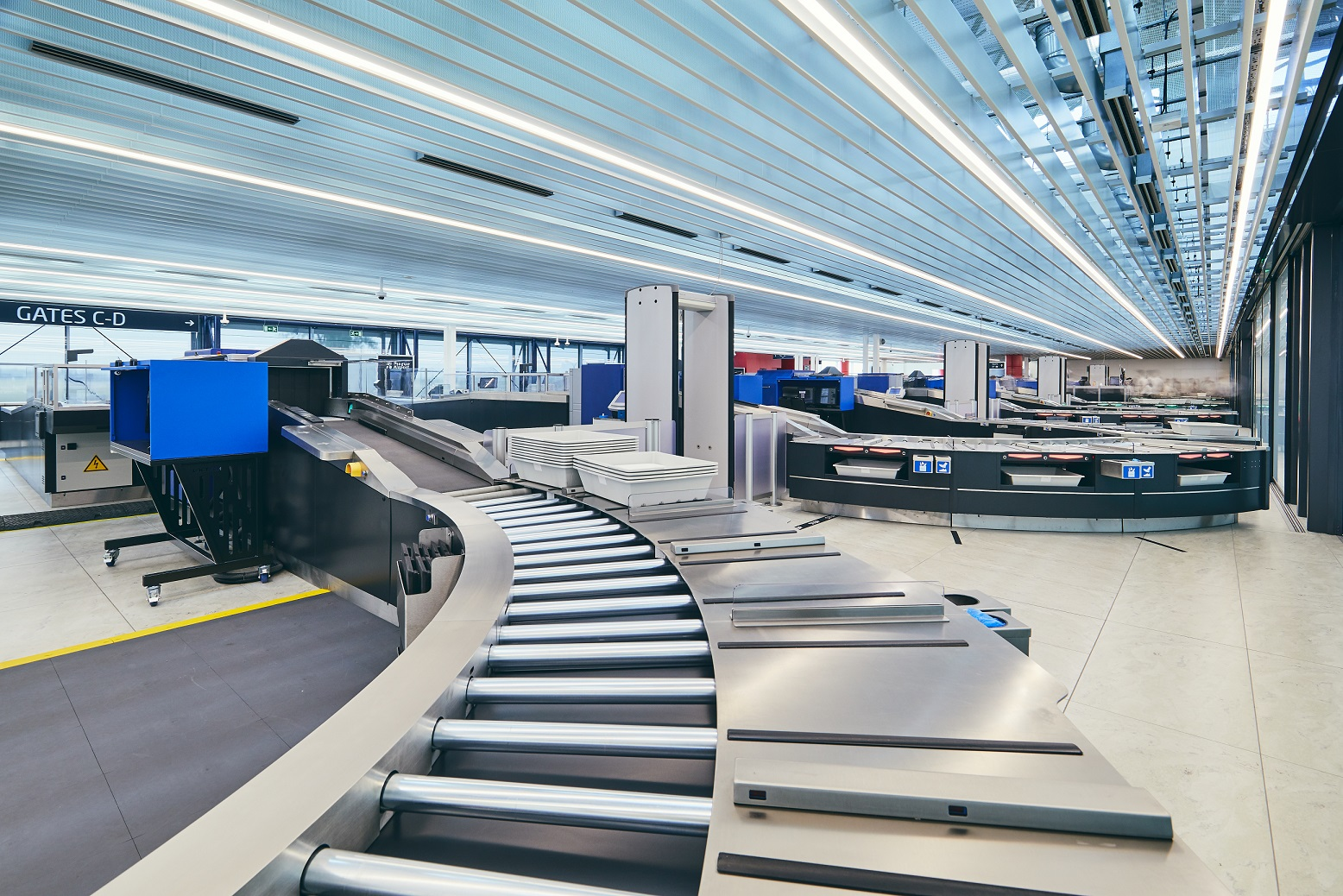 The security checkpoint facility newly has a total of eight fully automated and six manual X-ray lines.