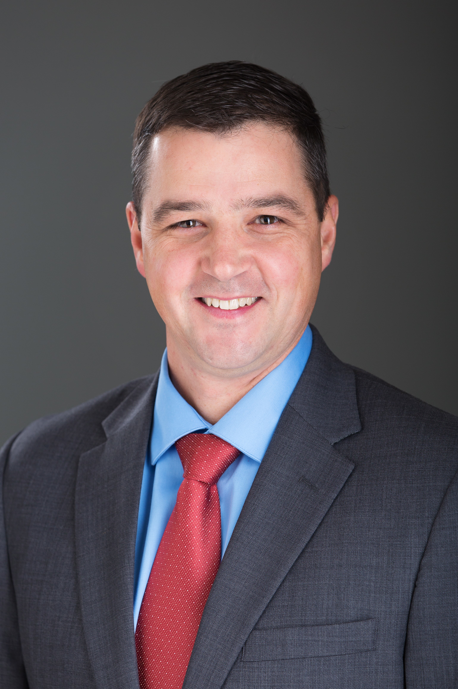 Lou K Headshot 5b71a3c0677ee