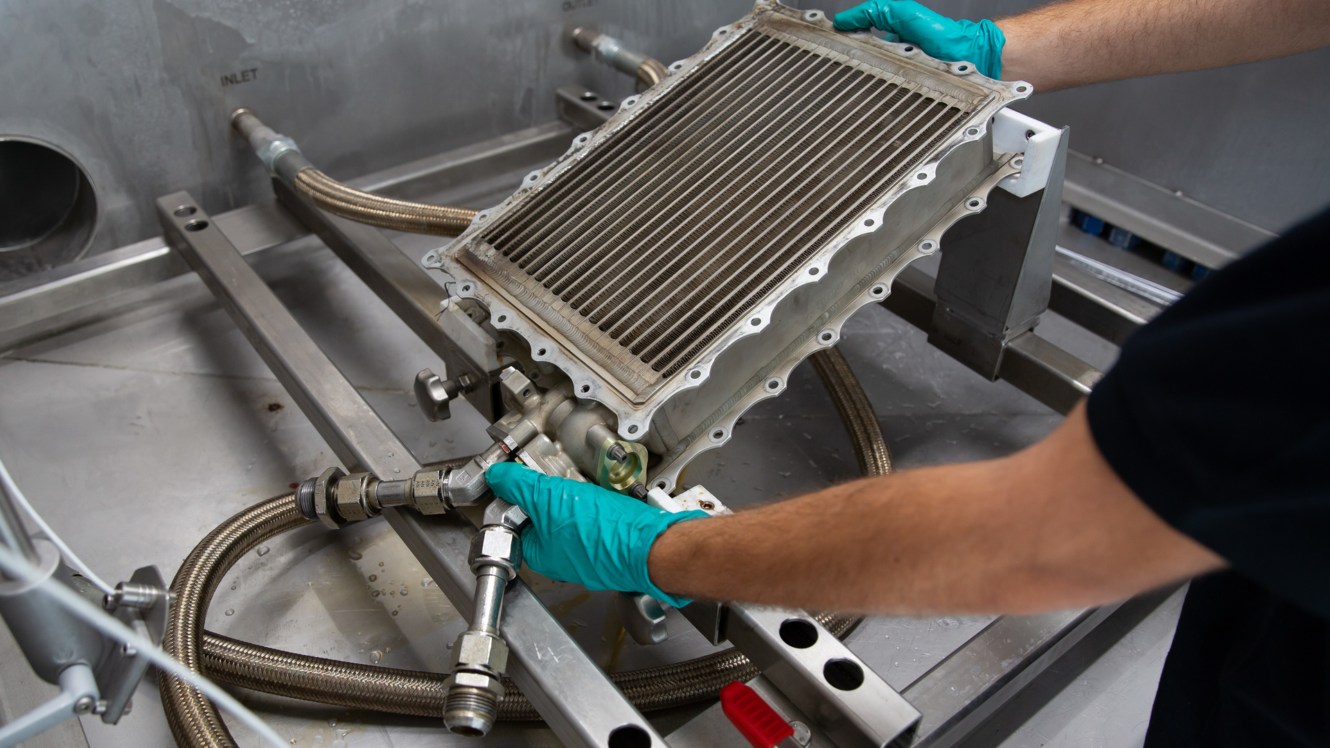 World's First Automated Steam Cleaning System for Engine Heat