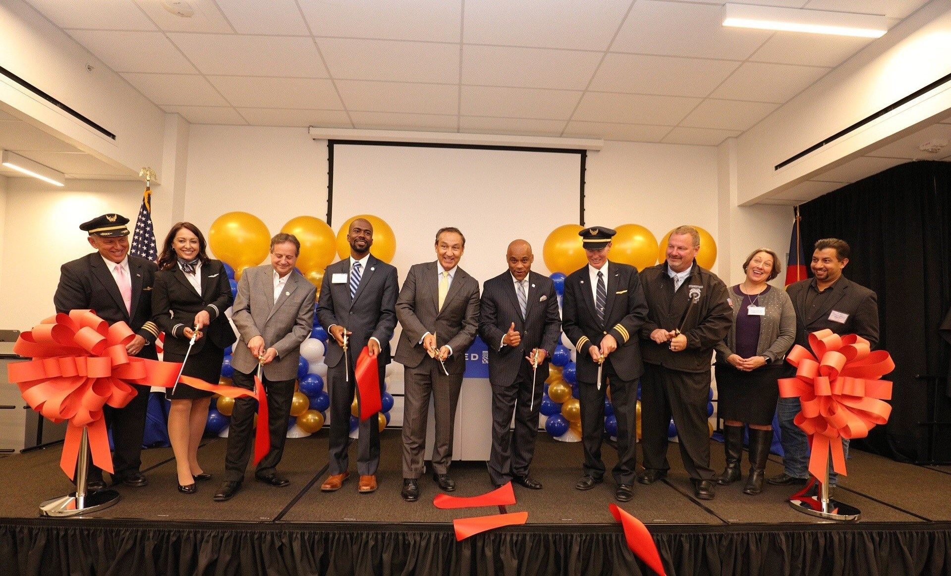 Oscar Munoz, United&rsquo;s CEO at new flight training center in Denver, CO.