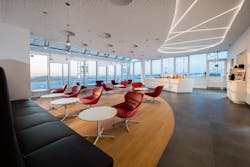 The spacious, two-level lounge facility, with more than 1,700 square meters of floor space, has comfortable seating for around 200 people in pleasant working and resting areas. The spacious, two-level lounge facility, with more than 1,700 square meters of floor space, has comfortable seating for around 200 people in pleasant working and resting areas.