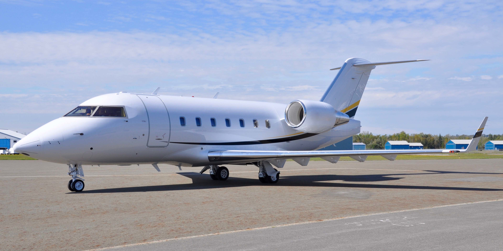 Gold and black stripes finished the 100th Challenger retrofit at Flying Colours