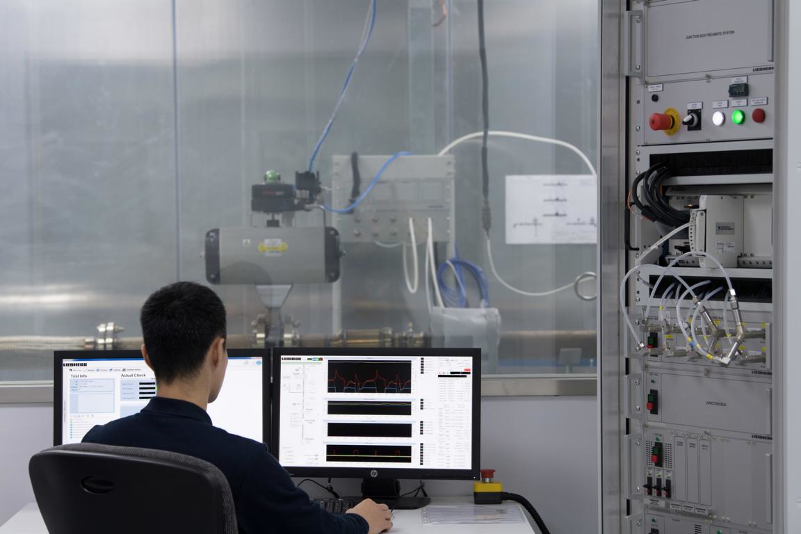 Test chamber for valves at Liebherr-Aerospace&rsquo;s service center in Shanghai (China).